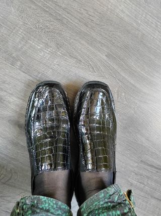 Zapatos piel natural.
