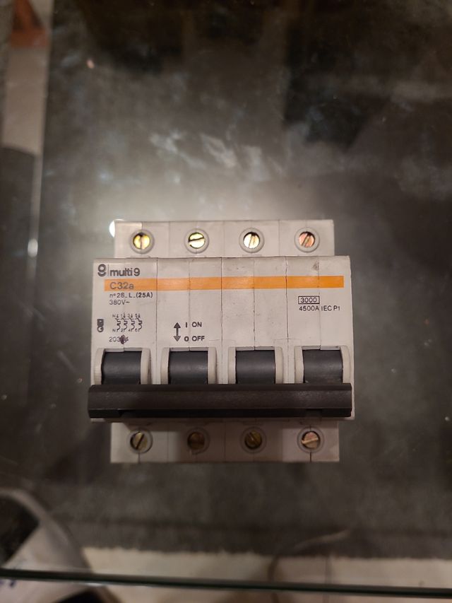 INTERRUPTOR MERLIN GERIN