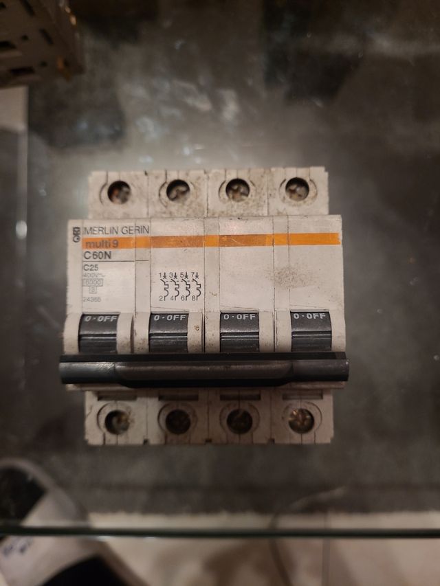 INTERRUPTOR MERLIN GERIN