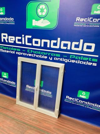 Nº 46. Ventana abatible de aluminio gris.