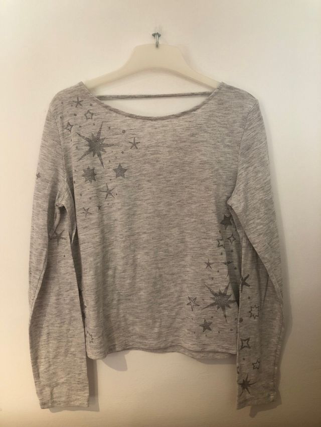 Jersey gris con estrellas
