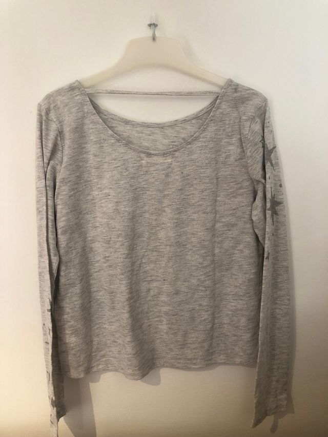 Jersey gris con estrellas