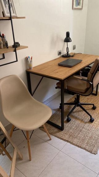 Mesa de estudio con butaca
