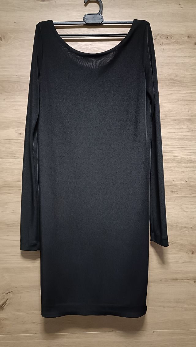 Vestido negro, espalda abierta
