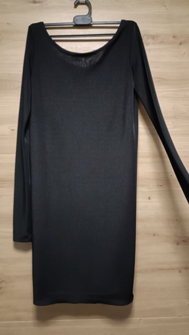 Vestido negro, espalda abierta