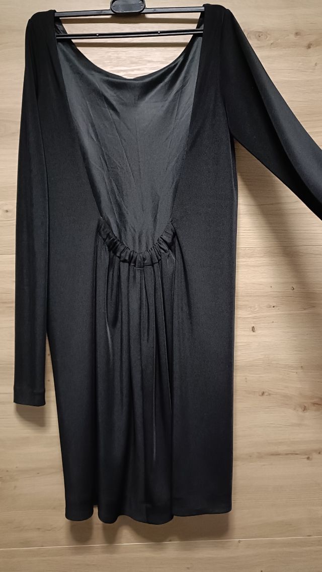 Vestido negro, espalda abierta