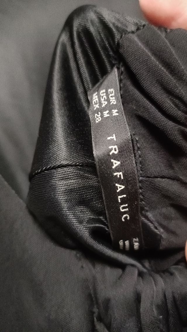 Vestido negro, espalda abierta