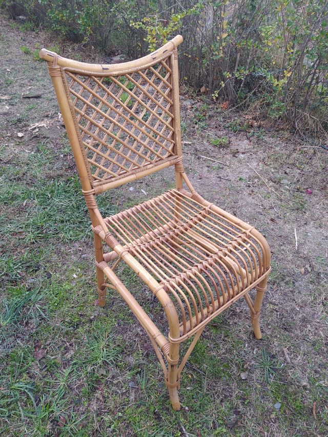 CONJUNTO MESA+4 SILLAS+MESITA DE CAÑA