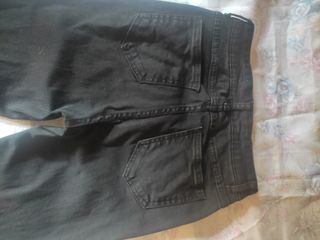 Pantalón vaquero negro, medidas en fotos