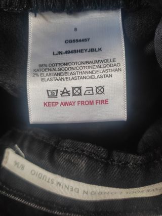 Pantalón vaquero negro, medidas en fotos