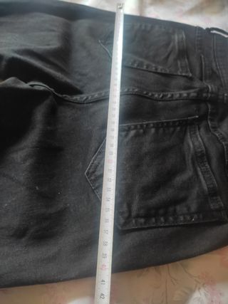 Pantalón vaquero negro, medidas en fotos