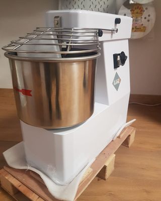 AMASADORA ESPIRAL DE 10 LITROS, 8 KG DE MASA 