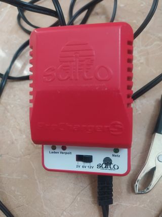 Cargador de Baterias de motos marca Saito 
