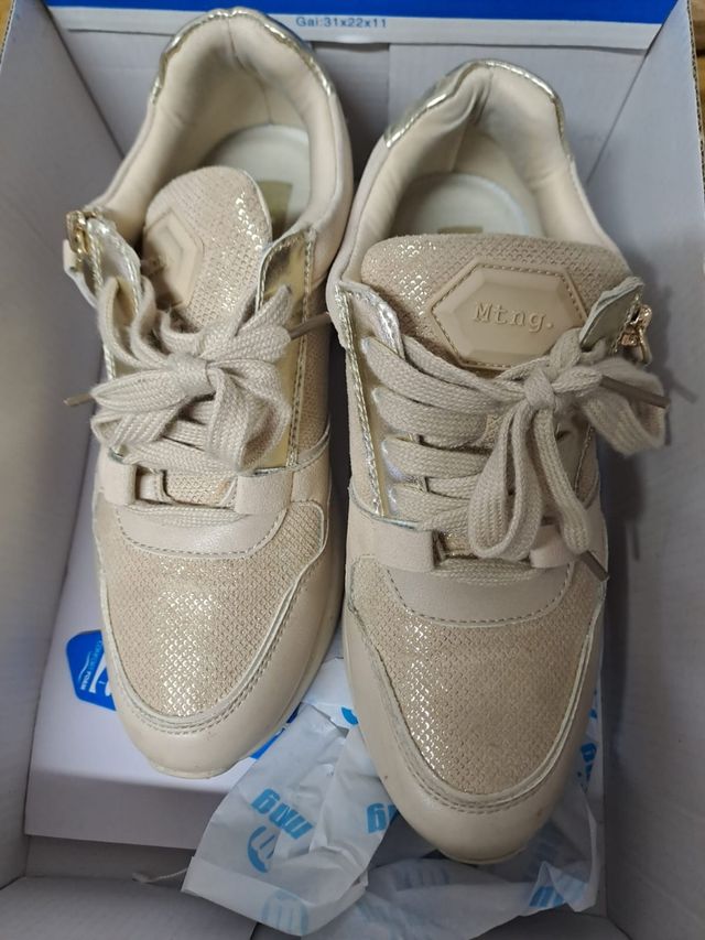 Zapatillas marca Mustang