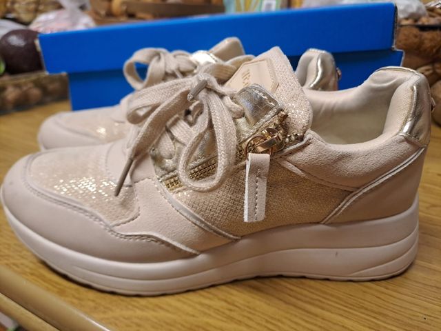 Zapatillas marca Mustang