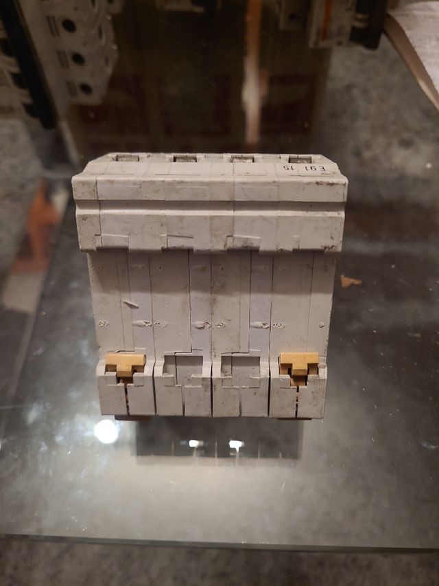 INTERRUPTOR MERLIN GERIN