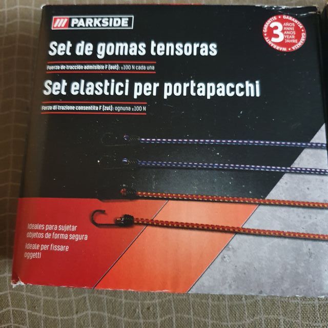 Cinta y gomas tensoras.