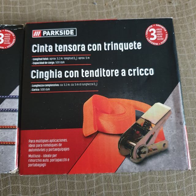 Cinta y gomas tensoras.