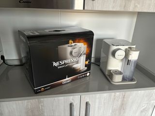 Cafetera Nespresso GRAND LATTISSIMA BLANCA