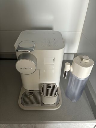 Cafetera Nespresso GRAND LATTISSIMA BLANCA