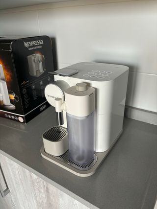 Cafetera Nespresso GRAND LATTISSIMA BLANCA