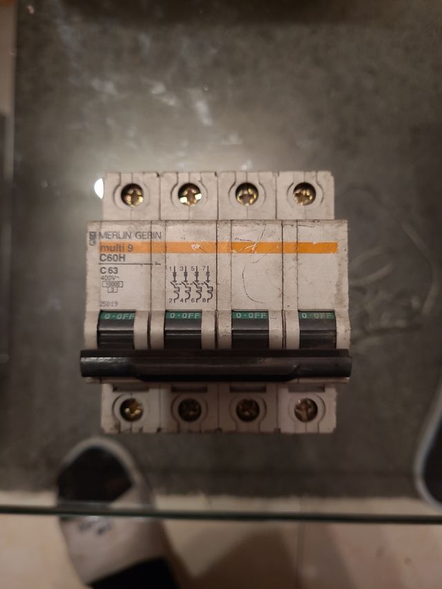 INTERRUPTOR MERLIN GERIN