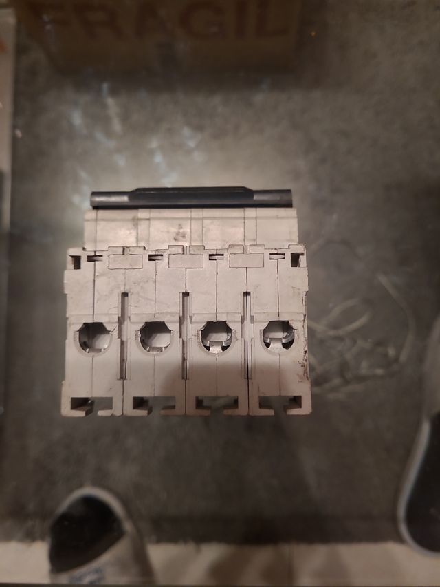 INTERRUPTOR MERLIN GERIN