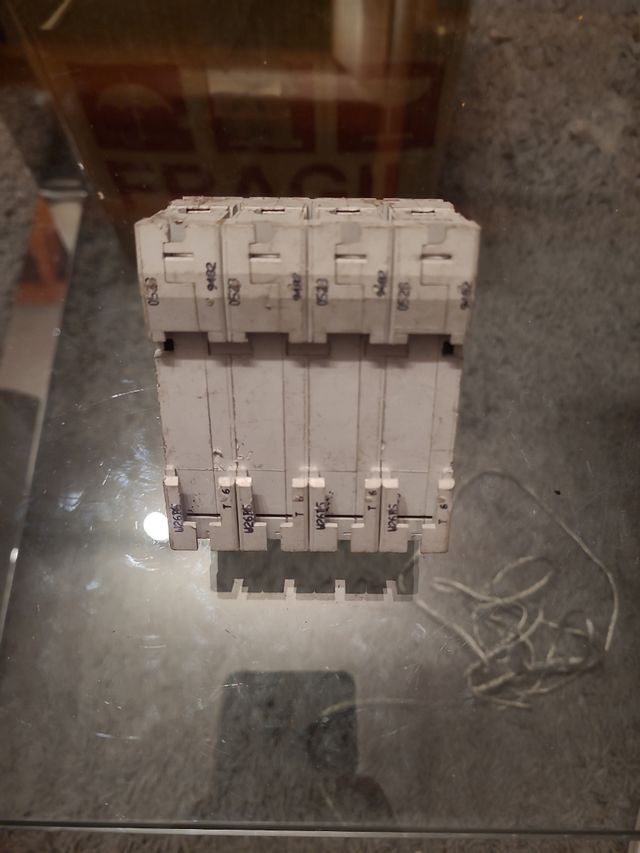 INTERRUPTOR MERLIN GERIN