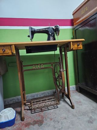 Maquina de coser antigua