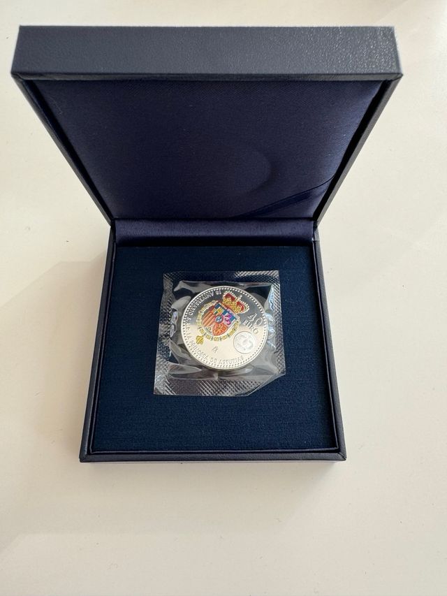 moneda de leonor + estuche