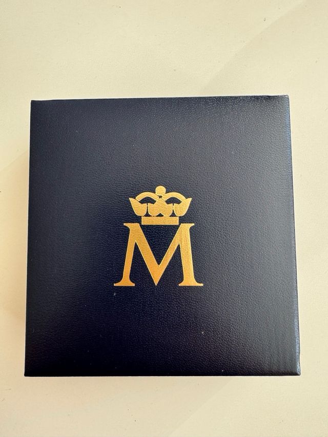 moneda de leonor + estuche
