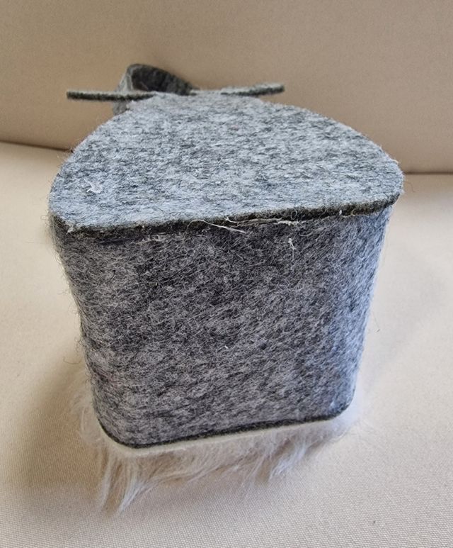 Cesta de fieltro con renos