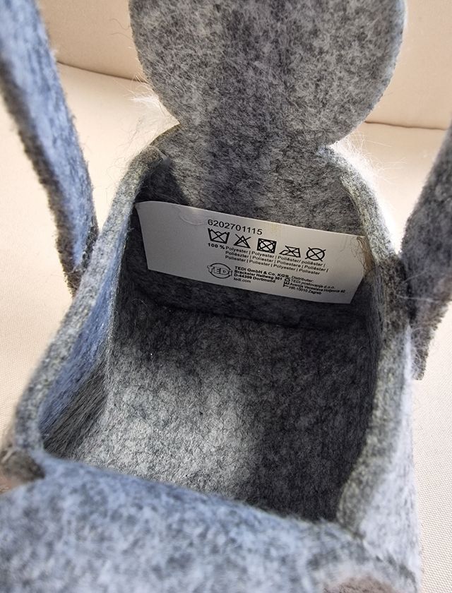 Cesta de fieltro con renos