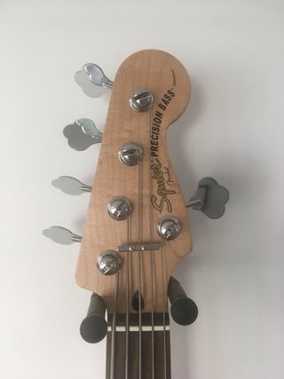 Squier Precision Bass 5 cuerdas y extras