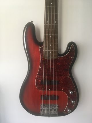 Squier Precision Bass 5 cuerdas y extras