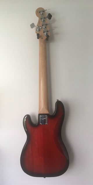 Squier Precision Bass 5 cuerdas y extras