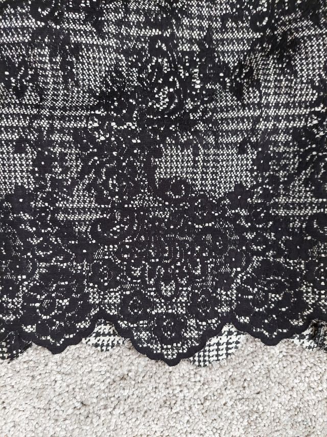 Falda encaje y pata de gallo zara