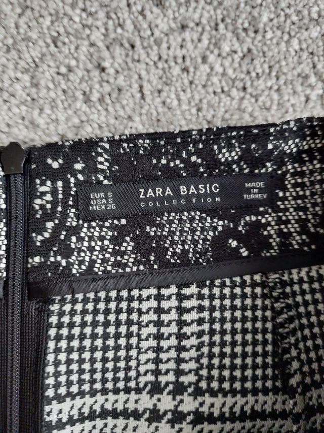 Falda encaje y pata de gallo zara