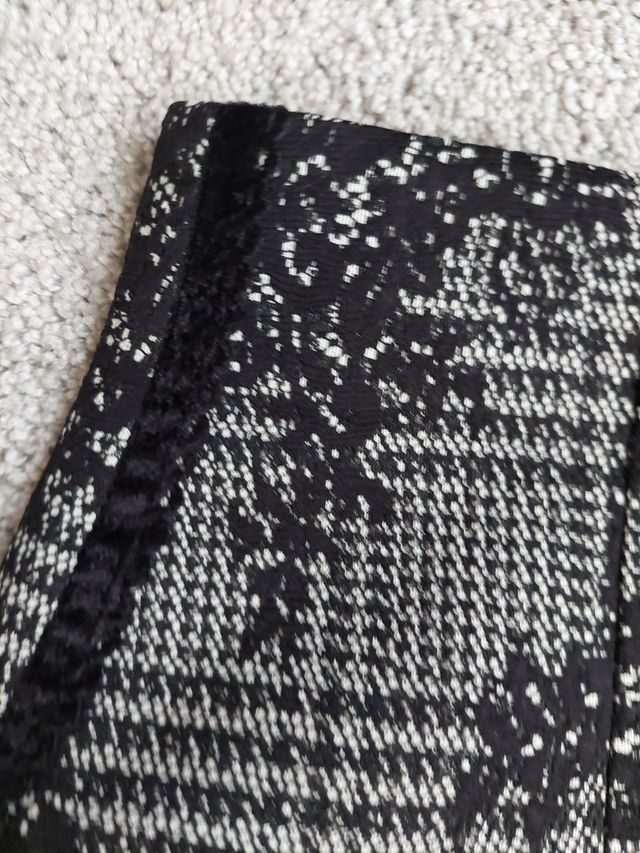 Falda encaje y pata de gallo zara