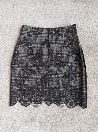 Falda encaje y pata de gallo zara