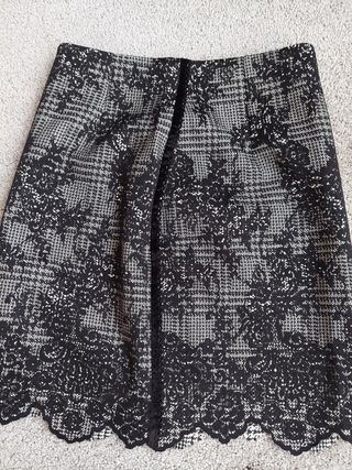 Falda encaje y pata de gallo zara