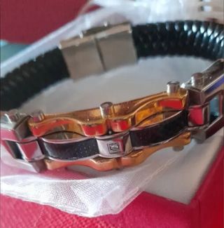 PULSERA MACIZA DE HOMBRE 

Rebajado 35€
