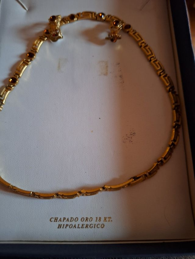 Colllar y pendientes chapados en oro de 18 kilates