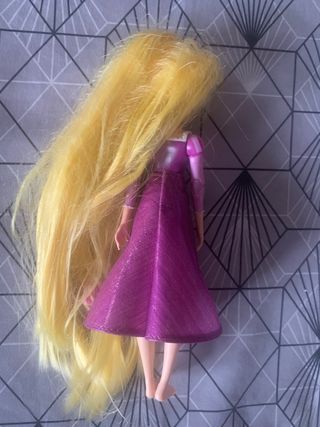rapunzel muñeca 20 cm