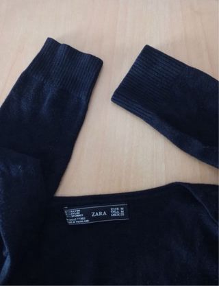Jersey mujer ZARA negro escotado