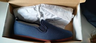 Zapatos estupendos de lona