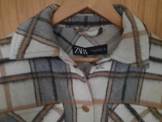 Sobrecamisa de cuadros de Zara