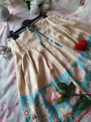 Falda de seda de Massimo Dutti. Talla 40