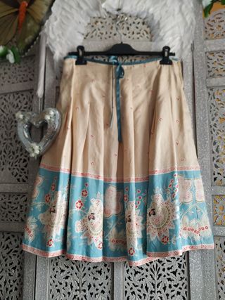 Falda de seda de Massimo Dutti. Talla 40