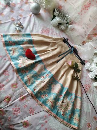 Falda de seda de Massimo Dutti. Talla 40